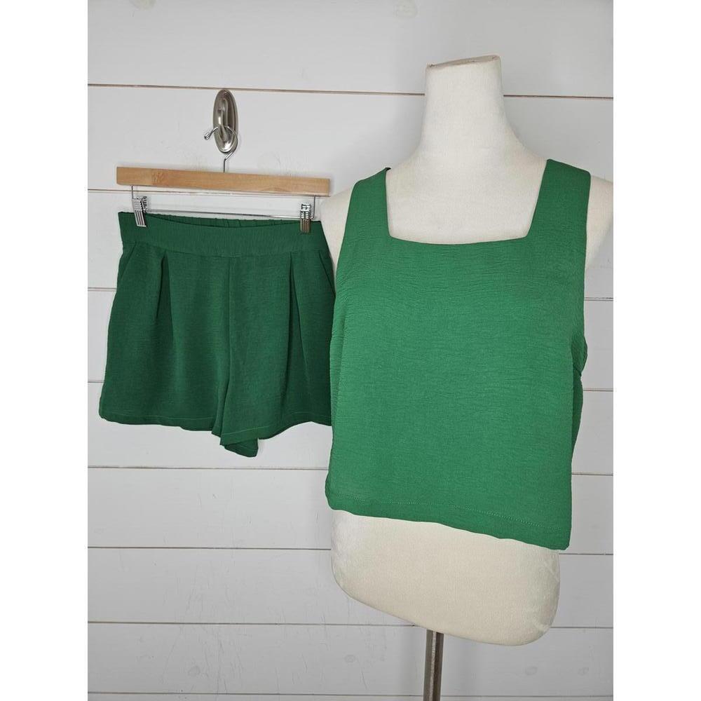 NWOT Boutique medium green flowy top & shorts. So cute!